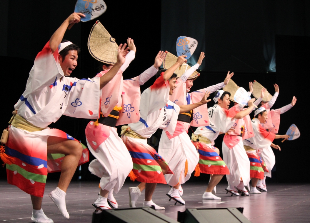 阿波踊りの様子