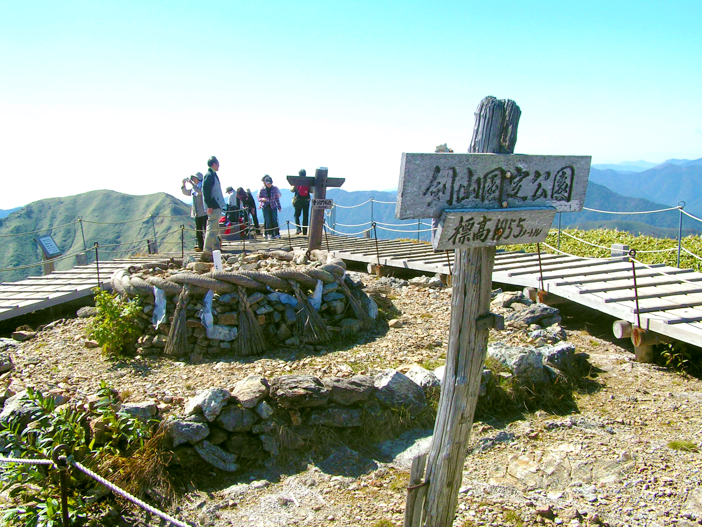 すがすがしい夏山登山！登山リフトで剣山にGO！